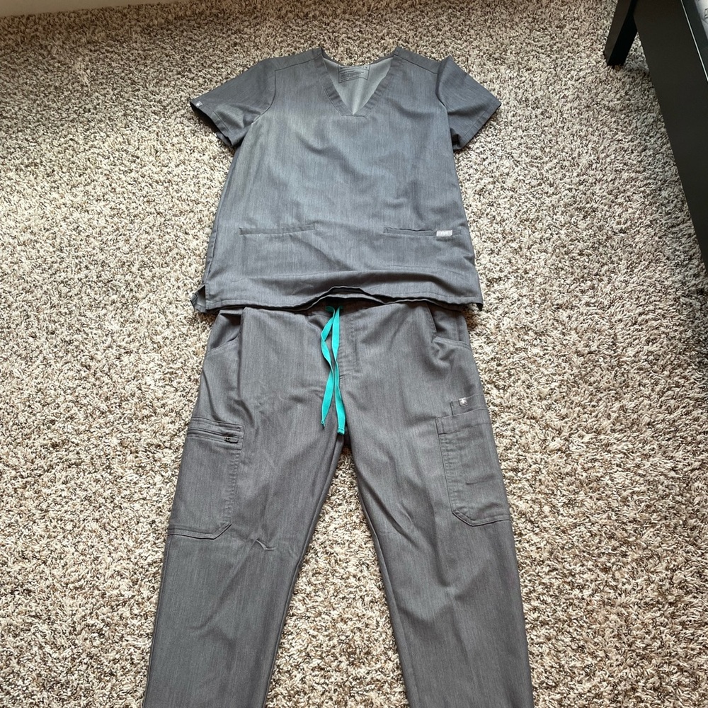 FIGS Scrub Set